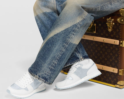 Sneaker Run Away - #7