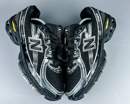 New Balance 740 BLACK