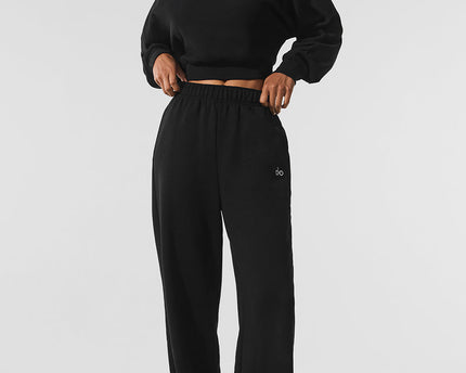 Cropped Accolade Crewneck - Black