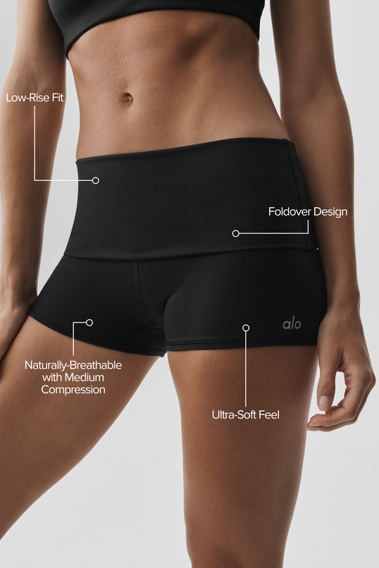3' ALO Softsculpt Low-Rise Foldover Short - Black