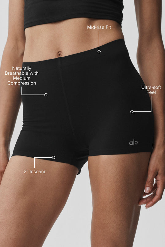 2' ALO Softsculpt Mid-Rise Short - Black