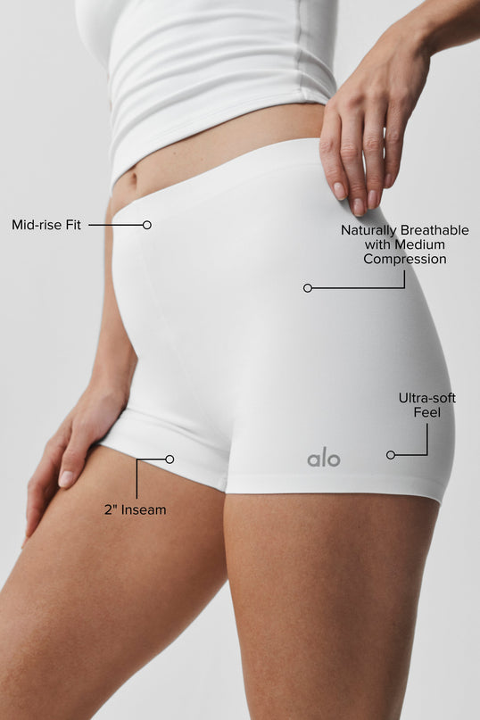 2' ALO Softsculpt Mid-Rise Short - White